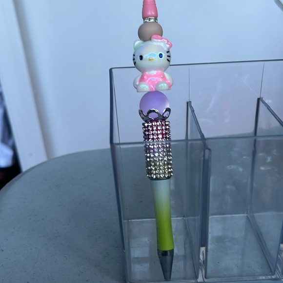 Hello Kitty Pink and White Pen - Picture 1 of 2